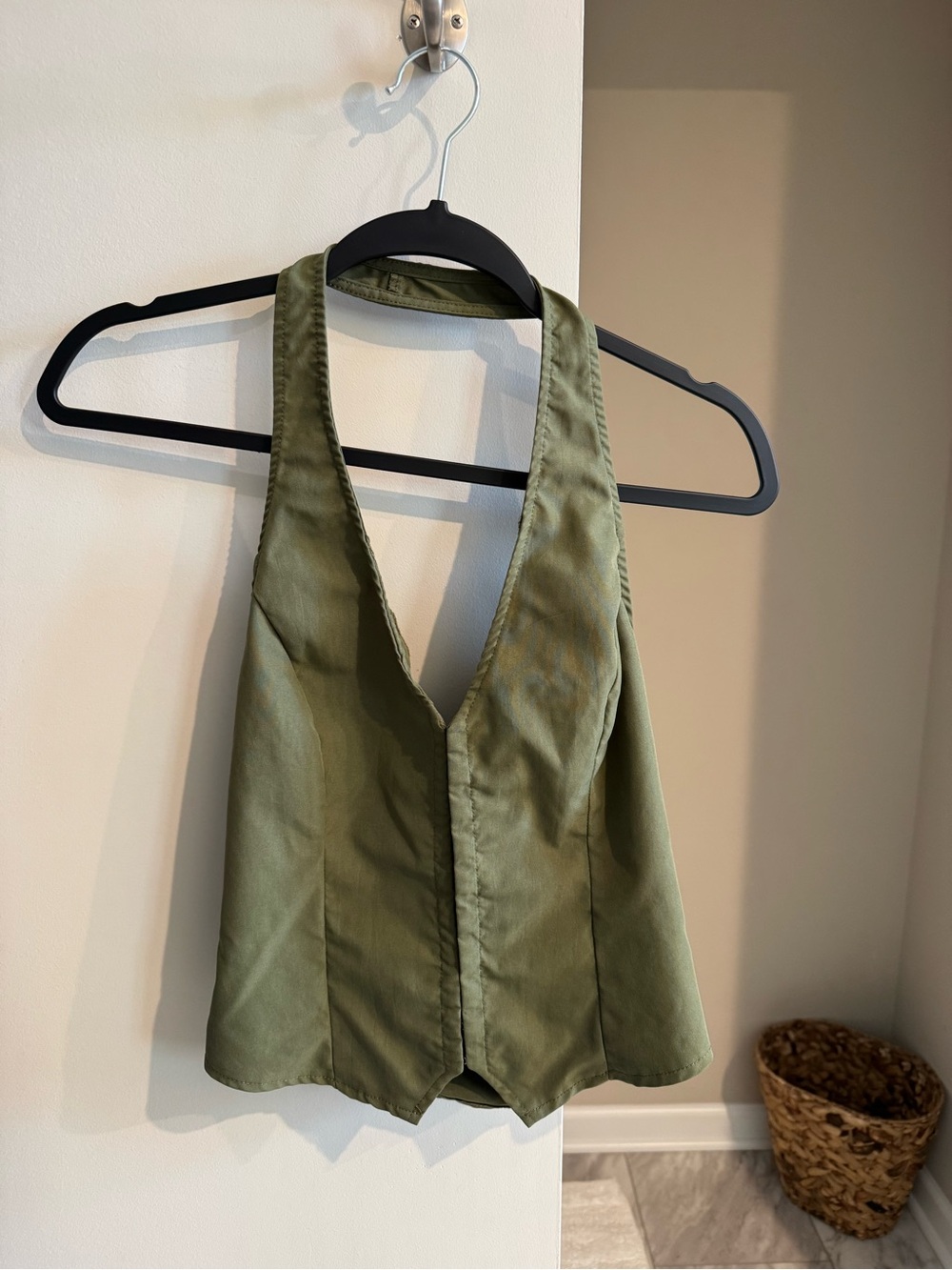 SHEIN Olive Green Halter V-Neck Vest Tank Top